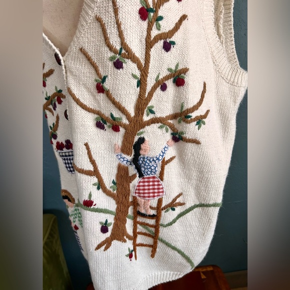 Vintage Plus Size Charming Sweater Vest with Tree and Basket Embroidery - Picture 2 of 7